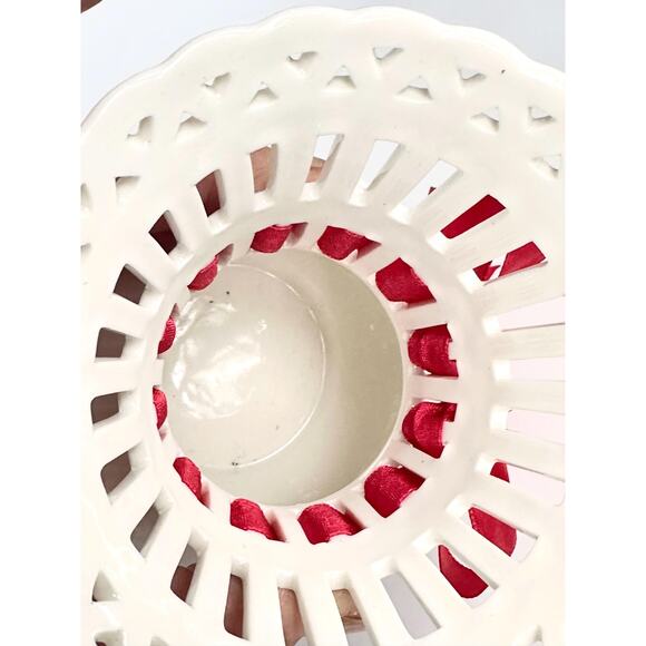 Vintage 1980’s Mikasa Holiday Lace Christmas Red Bow Vase - Picture 6 of 7